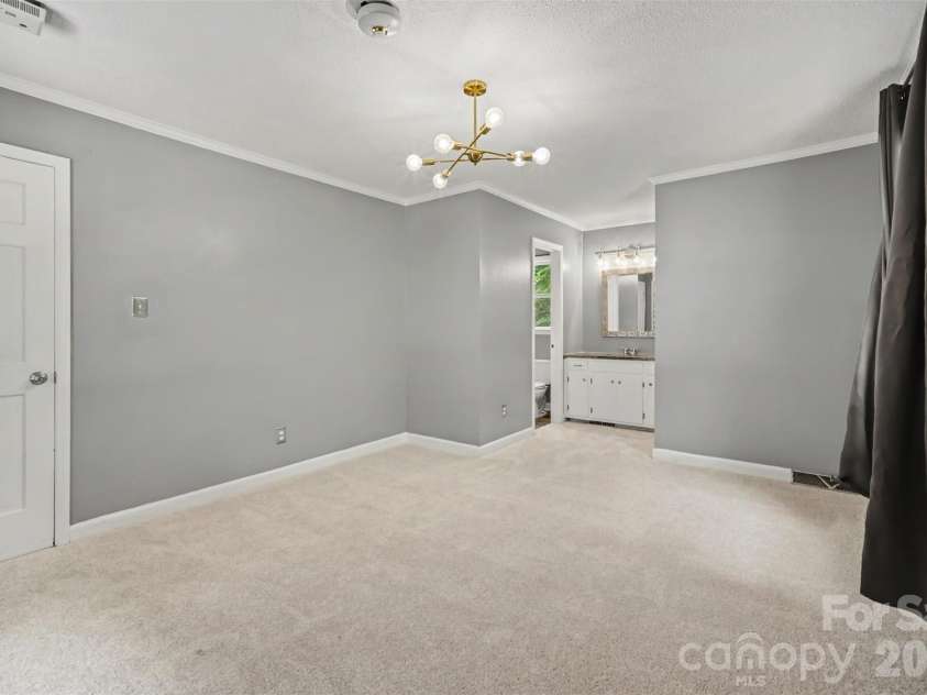 519 Raintree Drive, Matthews, NC 28104.  MLS# CAR4407047, YatesRealty ID 39665. 