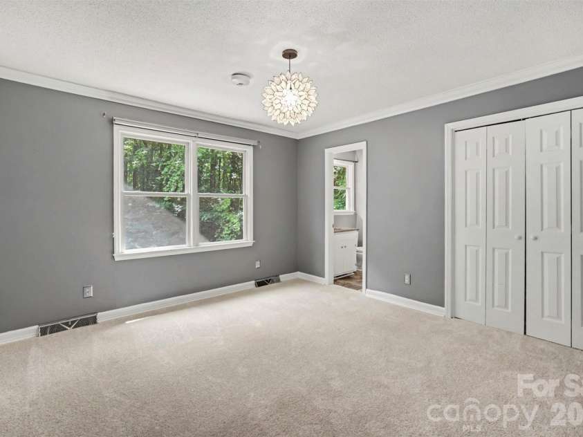 519 Raintree Drive, Matthews, NC 28104.  MLS# CAR4407047, YatesRealty ID 39665. 