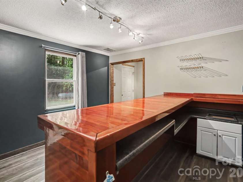 519 Raintree Drive, Matthews, NC 28104.  MLS# CAR4407047, YatesRealty ID 39665. 