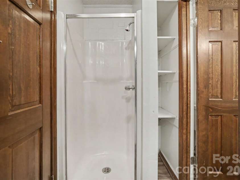 519 Raintree Drive, Matthews, NC 28104.  MLS# CAR4407047, YatesRealty ID 39665. 