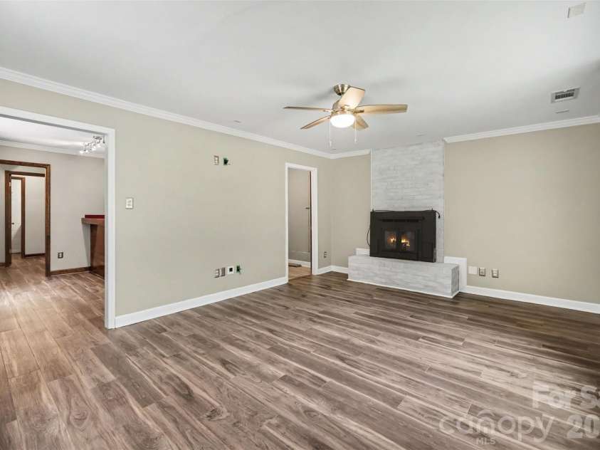 519 Raintree Drive, Matthews, NC 28104.  MLS# CAR4407047, YatesRealty ID 39665. 
