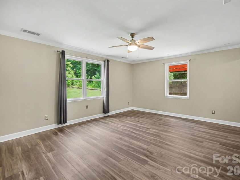 519 Raintree Drive, Matthews, NC 28104.  MLS# CAR4407047, YatesRealty ID 39665. 