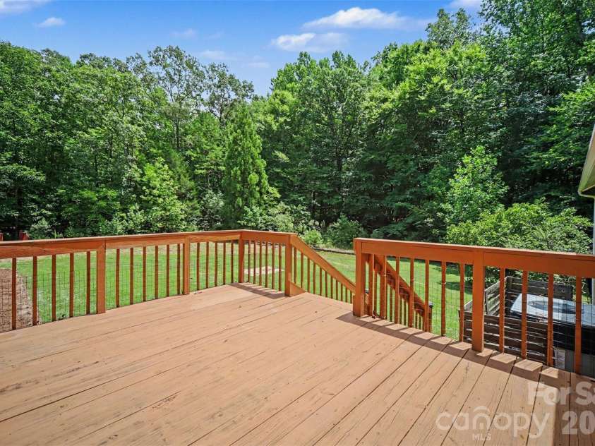519 Raintree Drive, Matthews, NC 28104.  MLS# CAR4407047, YatesRealty ID 39665. 