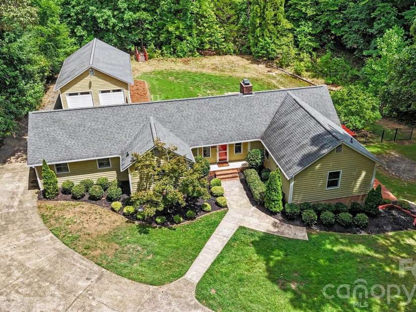 519 Raintree Drive, Matthews, NC 28104.  MLS# CAR4407047, YatesRealty ID 39665. 