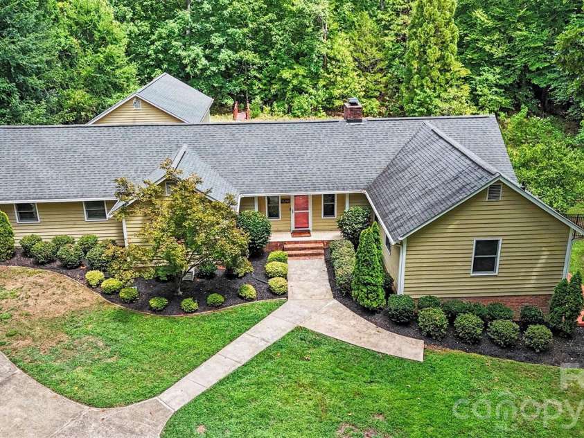 519 Raintree Drive, Matthews, NC 28104.  MLS# CAR4407047, YatesRealty ID 39665. 