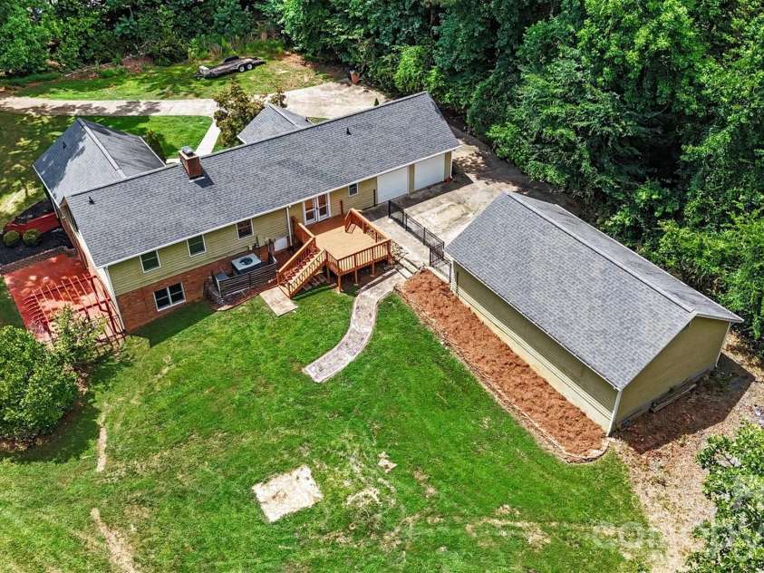 519 Raintree Drive, Matthews, NC 28104.  MLS# CAR4407047, YatesRealty ID 39665. 