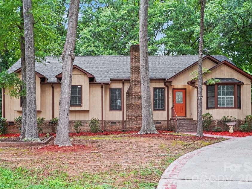 5505 Trossacks Court, Charlotte, NC 28212.  MLS# CAR4404554, YatesRealty ID 39666. 