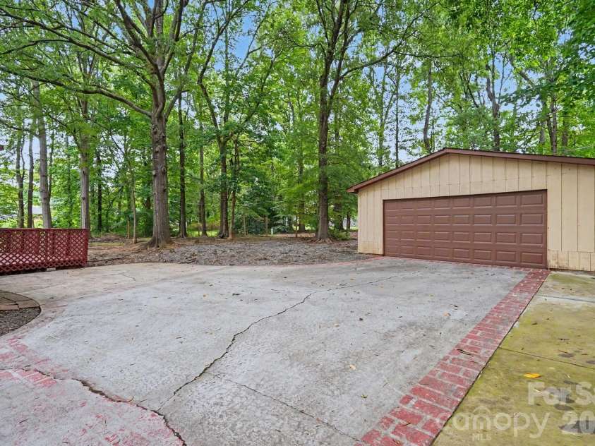 5505 Trossacks Court, Charlotte, NC 28212.  MLS# CAR4404554, YatesRealty ID 39666. 