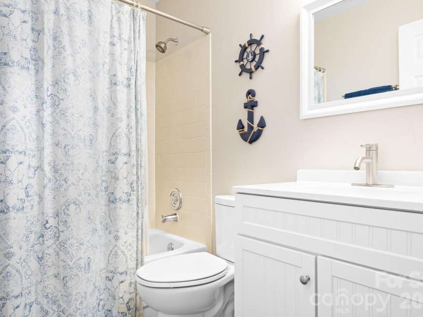 19843 Henderson Road, Cornelius, NC 28031.  MLS# CAR4400549, YatesRealty ID 39667. Full Bath