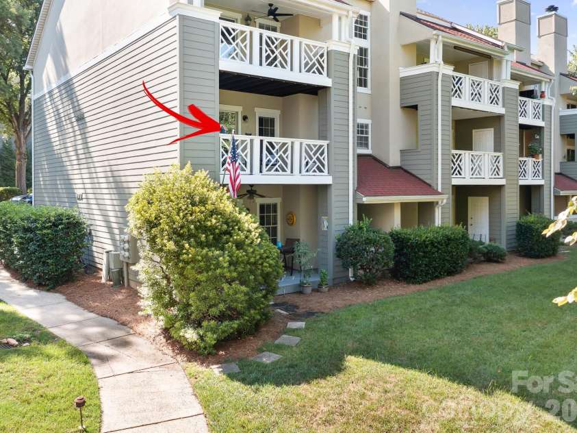 19843 Henderson Road, Cornelius, NC 28031.  MLS# CAR4400549, YatesRealty ID 39667. Second Floor End Unit - Sidewalk to the Finger Cove and Docks - Close By.