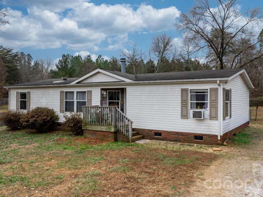 157 Broad Meadow Drive, Statesville, NC 28677.  MLS# CAR4343930, YatesRealty ID 3967. 