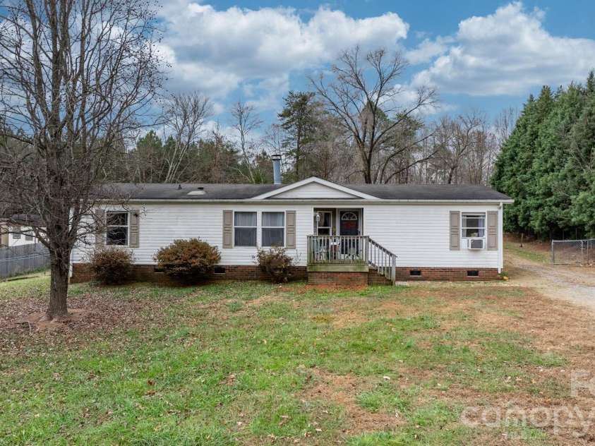 157 Broad Meadow Drive, Statesville, NC 28677.  MLS# CAR4343930, YatesRealty ID 3967. 