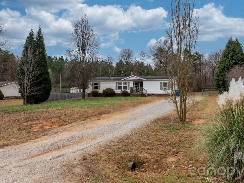 157 Broad Meadow Drive, Statesville, NC 28677.  MLS# CAR4343930, YatesRealty ID 3967. 