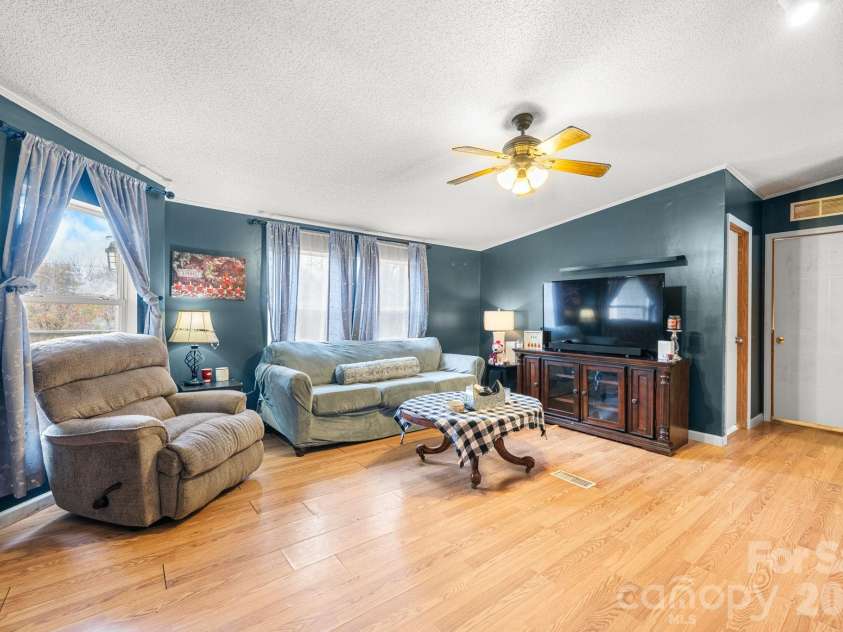 157 Broad Meadow Drive, Statesville, NC 28677.  MLS# CAR4343930, YatesRealty ID 3967. 