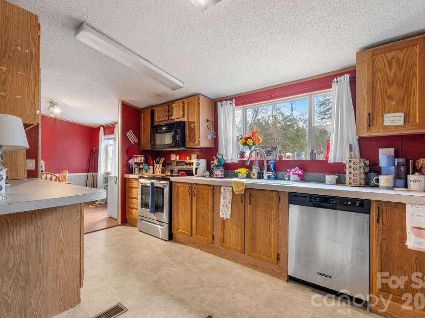 157 Broad Meadow Drive, Statesville, NC 28677.  MLS# CAR4343930, YatesRealty ID 3967. 