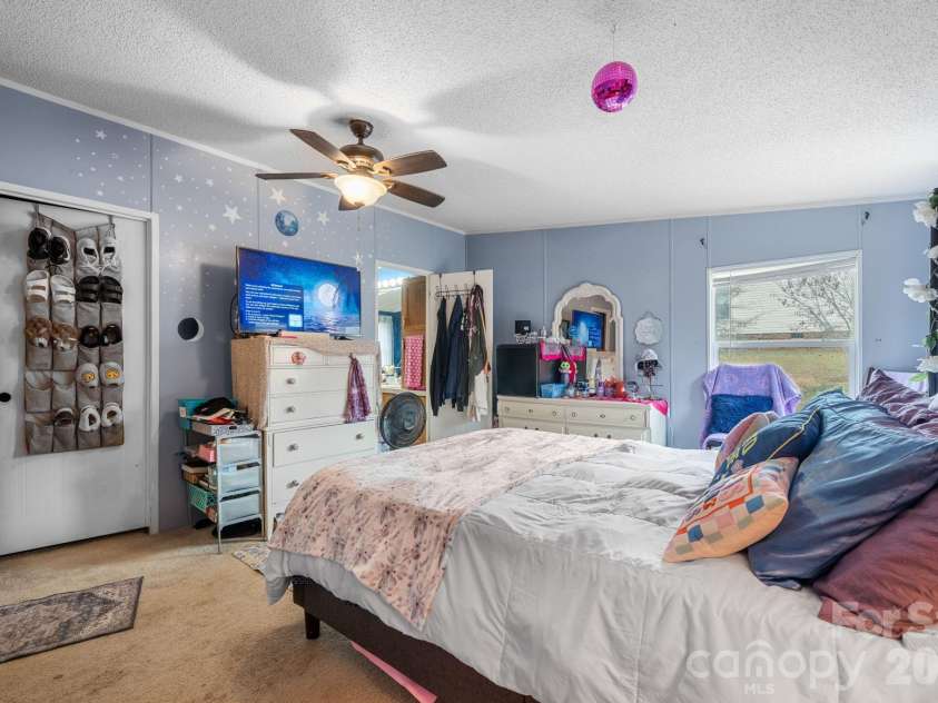 157 Broad Meadow Drive, Statesville, NC 28677.  MLS# CAR4343930, YatesRealty ID 3967. 