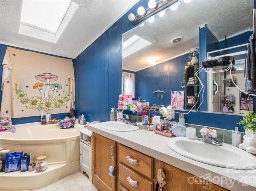 157 Broad Meadow Drive, Statesville, NC 28677.  MLS# CAR4343930, YatesRealty ID 3967. 