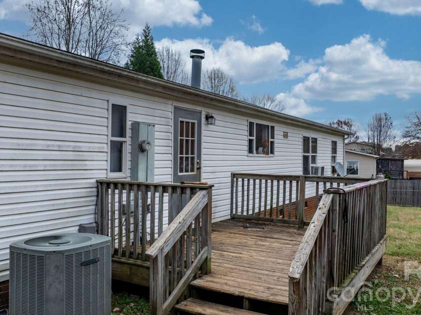 157 Broad Meadow Drive, Statesville, NC 28677.  MLS# CAR4343930, YatesRealty ID 3967. 