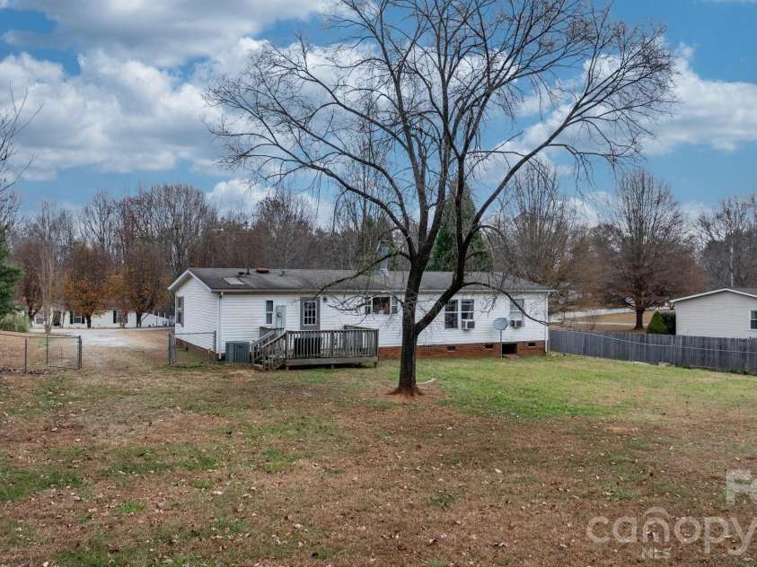 157 Broad Meadow Drive, Statesville, NC 28677.  MLS# CAR4343930, YatesRealty ID 3967. 