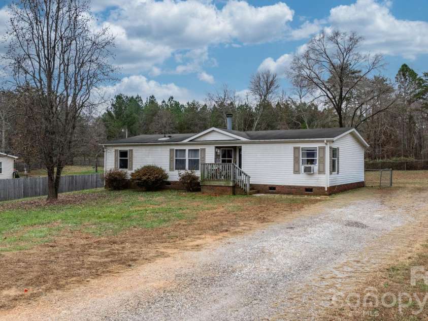 157 Broad Meadow Drive, Statesville, NC 28677.  MLS# CAR4343930, YatesRealty ID 3967. 