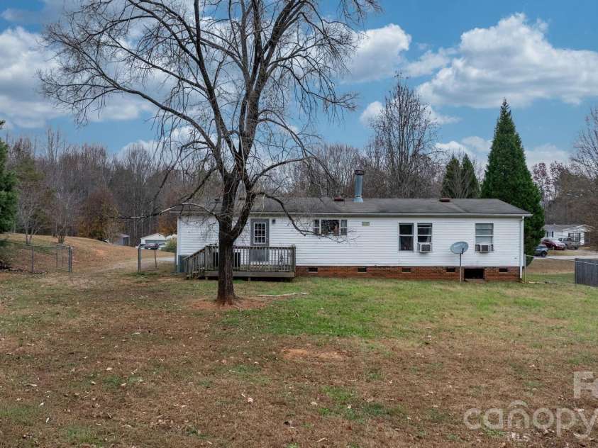 157 Broad Meadow Drive, Statesville, NC 28677.  MLS# CAR4343930, YatesRealty ID 3967. 