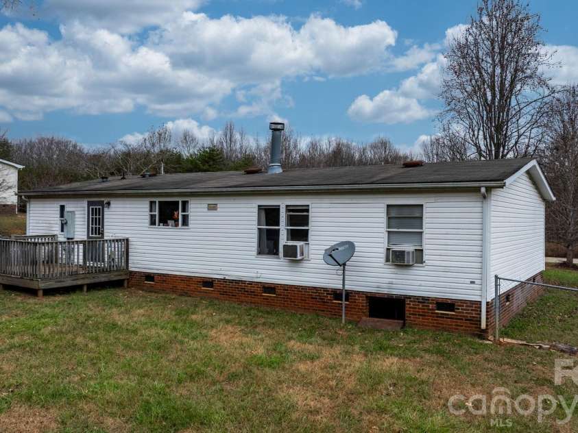 157 Broad Meadow Drive, Statesville, NC 28677.  MLS# CAR4343930, YatesRealty ID 3967. 