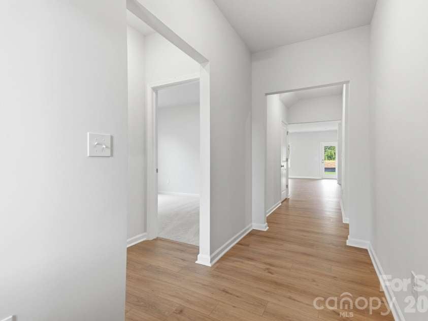 204 Rodeo Drive, Shelby, NC 28150.  MLS# CAR4346538, YatesRealty ID 39670. Entry Hallway