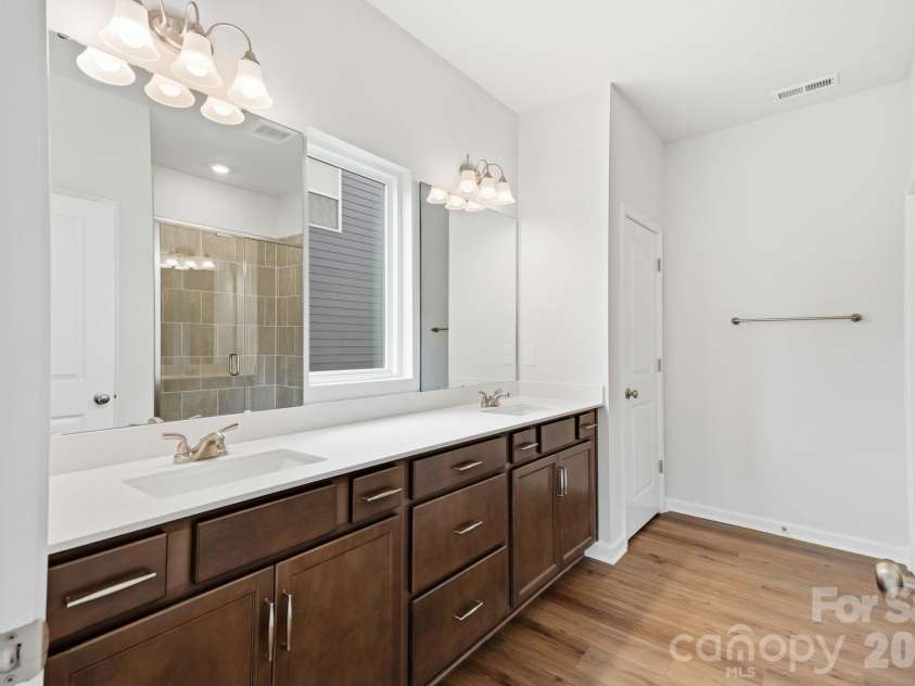 204 Rodeo Drive, Shelby, NC 28150.  MLS# CAR4346538, YatesRealty ID 39670. Primary Bathroom