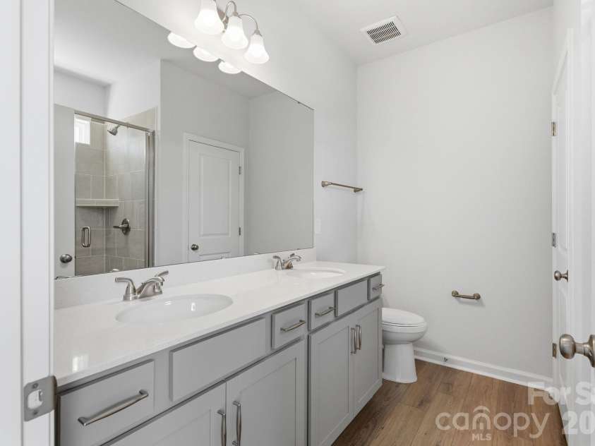 205 Rodeo Drive, Shelby, NC 28150.  MLS# CAR4342609, YatesRealty ID 39672. Primary Bathroom