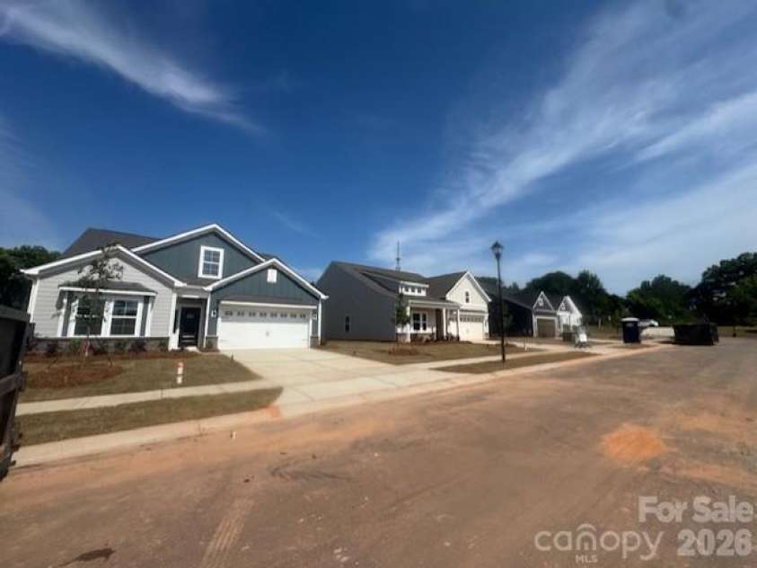 205 Rodeo Drive, Shelby, NC 28150.  MLS# CAR4342609, YatesRealty ID 39672. Willowbrook Streetscape