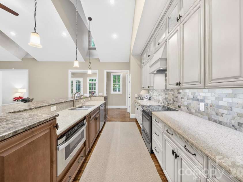 2932 Oakdale Road, Charlotte, NC 28216.  MLS# CAR4385639, YatesRealty ID 39673. Kitchen is breathtaking!