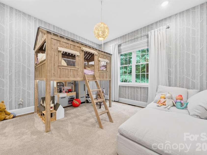 2932 Oakdale Road, Charlotte, NC 28216.  MLS# CAR4385639, YatesRealty ID 39673. Third en-suite is warm and inviting!