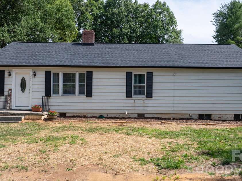 227 27th Street, Newton, NC 28658.  MLS# CAR4395127, YatesRealty ID 39674. 