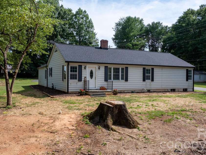 227 27th Street, Newton, NC 28658.  MLS# CAR4395127, YatesRealty ID 39674. 