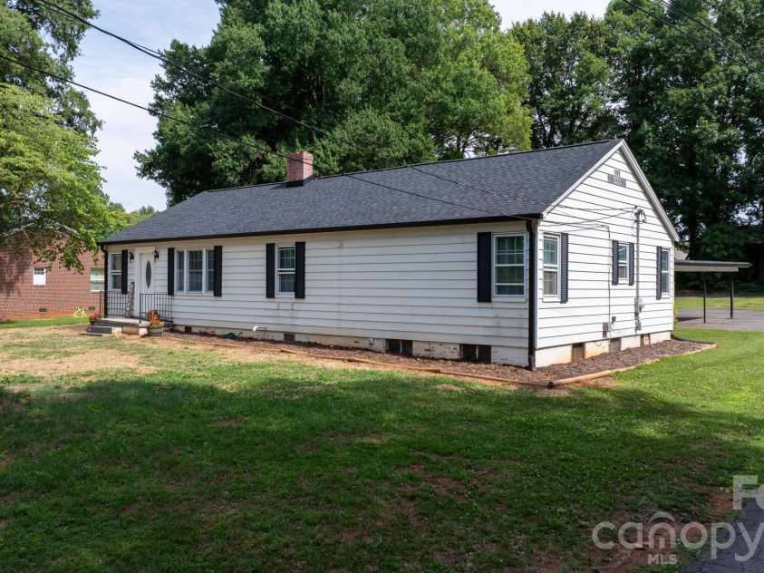 227 27th Street, Newton, NC 28658.  MLS# CAR4395127, YatesRealty ID 39674. 