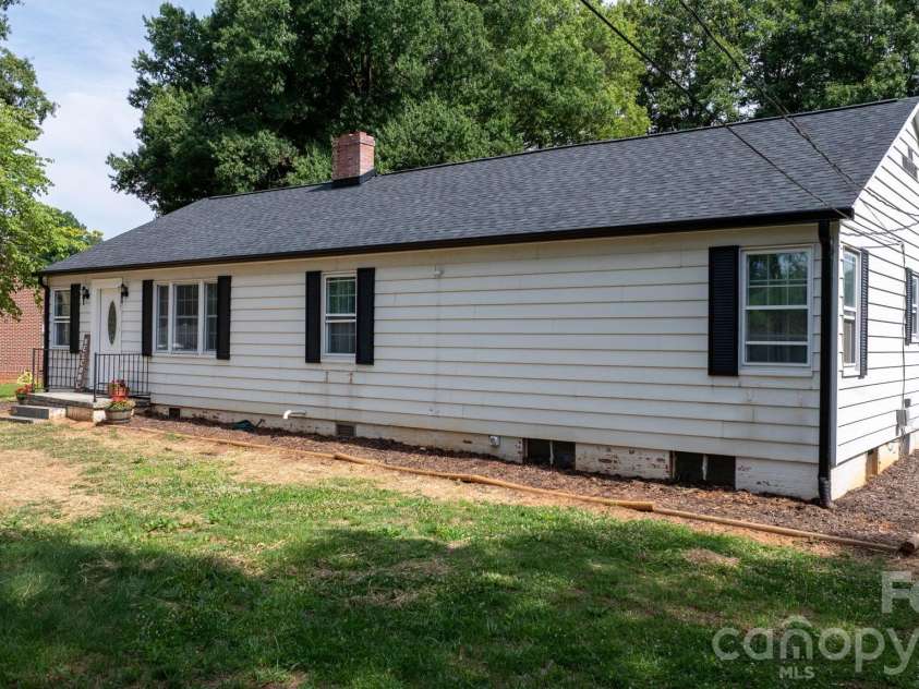 227 27th Street, Newton, NC 28658.  MLS# CAR4395127, YatesRealty ID 39674. 