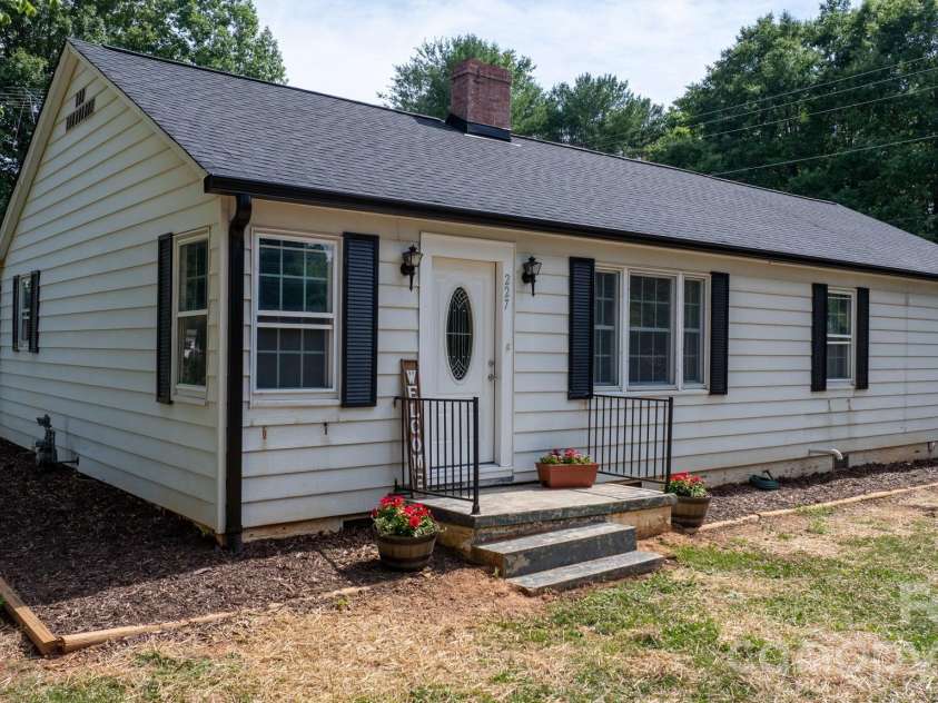 227 27th Street, Newton, NC 28658.  MLS# CAR4395127, YatesRealty ID 39674. 