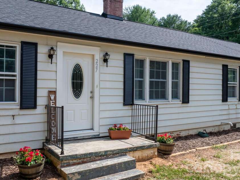227 27th Street, Newton, NC 28658.  MLS# CAR4395127, YatesRealty ID 39674. 