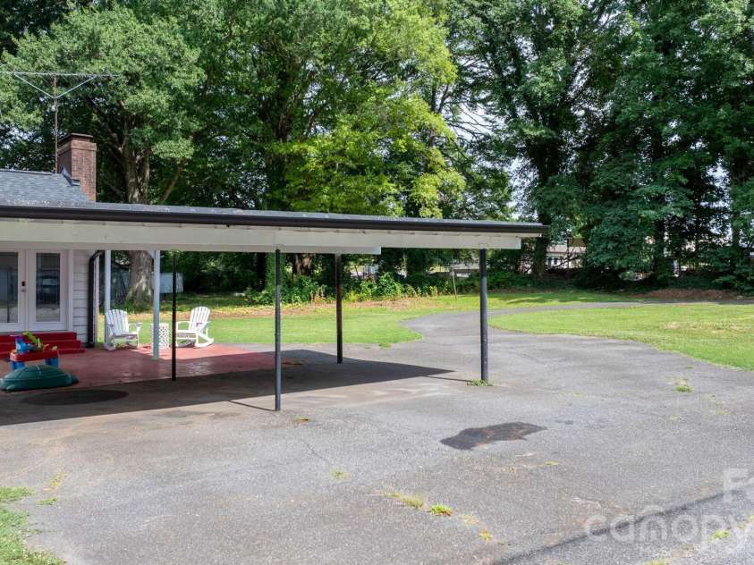 227 27th Street, Newton, NC 28658.  MLS# CAR4395127, YatesRealty ID 39674. 