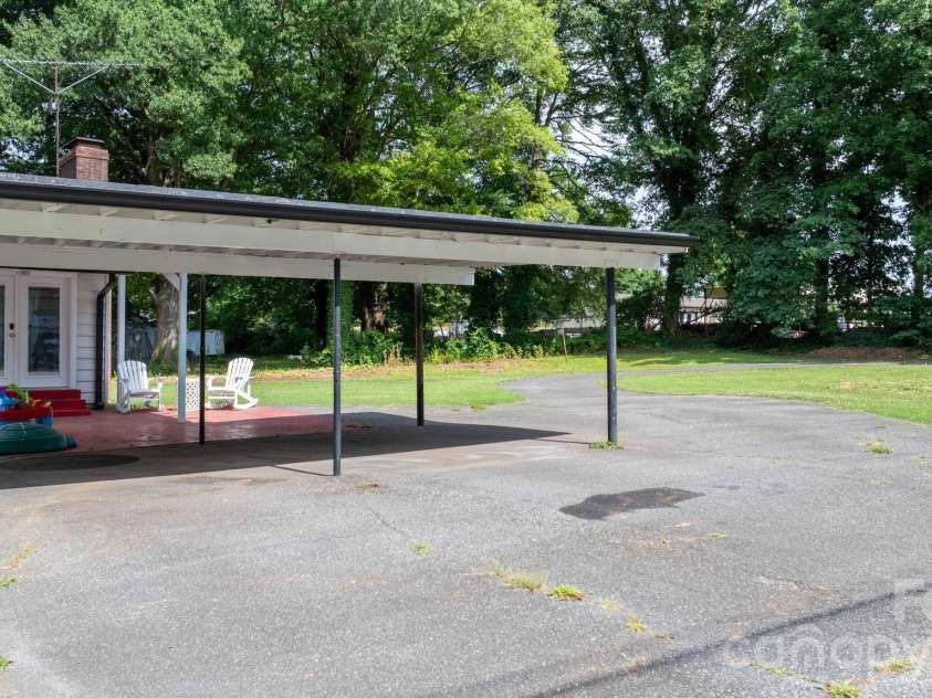 227 27th Street, Newton, NC 28658.  MLS# CAR4395127, YatesRealty ID 39674. 