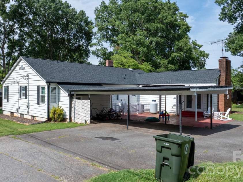 227 27th Street, Newton, NC 28658.  MLS# CAR4395127, YatesRealty ID 39674. 