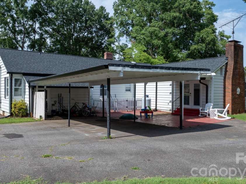227 27th Street, Newton, NC 28658.  MLS# CAR4395127, YatesRealty ID 39674. 