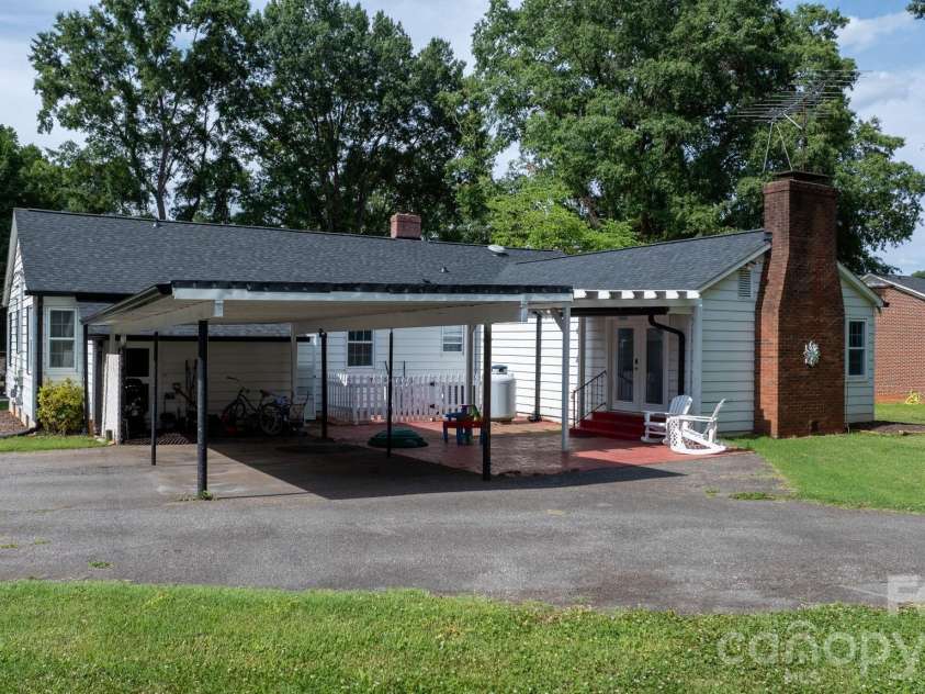 227 27th Street, Newton, NC 28658.  MLS# CAR4395127, YatesRealty ID 39674. 