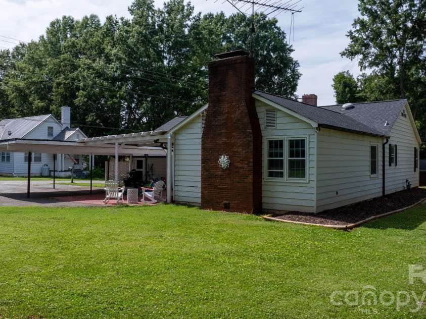 227 27th Street, Newton, NC 28658.  MLS# CAR4395127, YatesRealty ID 39674. 