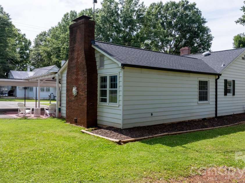 227 27th Street, Newton, NC 28658.  MLS# CAR4395127, YatesRealty ID 39674. 