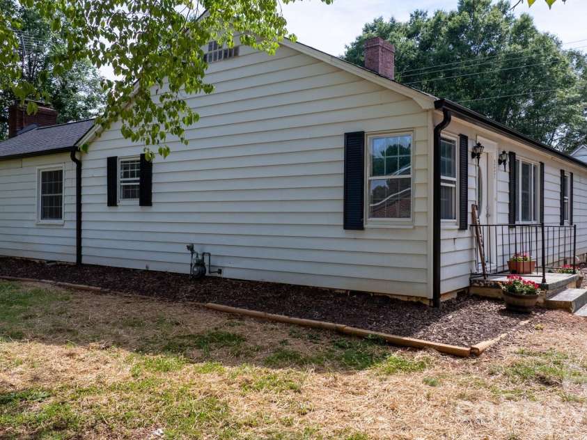 227 27th Street, Newton, NC 28658.  MLS# CAR4395127, YatesRealty ID 39674. 