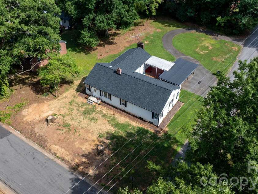 227 27th Street, Newton, NC 28658.  MLS# CAR4395127, YatesRealty ID 39674. 