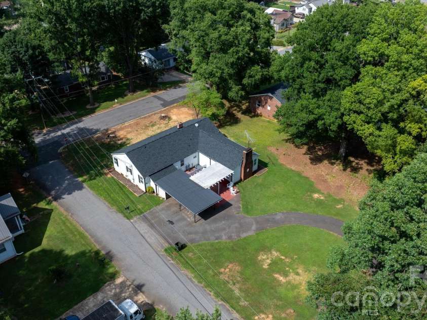 227 27th Street, Newton, NC 28658.  MLS# CAR4395127, YatesRealty ID 39674. 