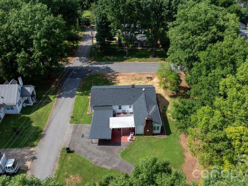 227 27th Street, Newton, NC 28658.  MLS# CAR4395127, YatesRealty ID 39674. 