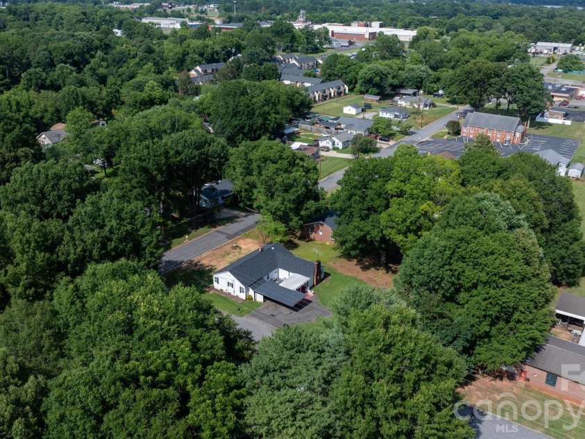 227 27th Street, Newton, NC 28658.  MLS# CAR4395127, YatesRealty ID 39674. 